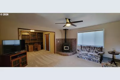 76376 River Rd, Oakridge, OR 97463 - Photo 10