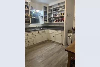 930 14th St, Salem, OR 97301 - Photo 8