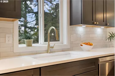 6244 Frost Ln, Lake Oswego, OR 97035 - Photo 12