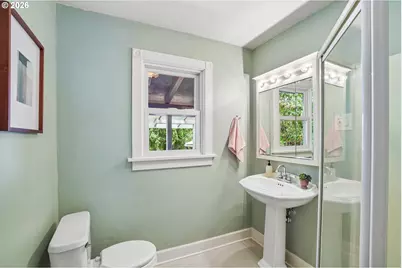 9015 NE Humboldt St, Portland, OR 97220 - Photo 16
