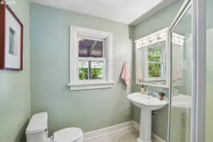 9015 NE Humboldt St, Portland, OR 97220 - Photo 16