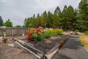 1087 38th Ave, Sweet Home, OR 97386 - Photo 4