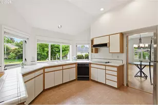 835 Fairway View Dr, Eugene, OR 97401 - Photo 12