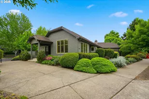 835 Fairway View Dr, Eugene, OR 97401 - Photo 2