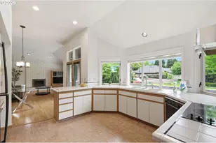 835 Fairway View Dr, Eugene, OR 97401 - Photo 8