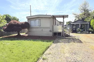 1566 Laura St, Springfield, OR 97477 - Photo 2