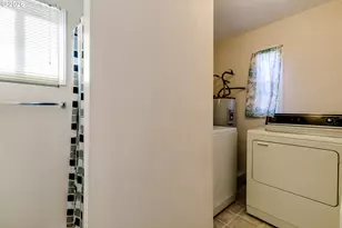 1566 Laura St, Springfield, OR 97477 - Photo 36