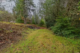 1070 E 15th St, Coquille, OR 97423 - Photo 34