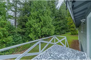 1070 E 15th St, Coquille, OR 97423 - Photo 26