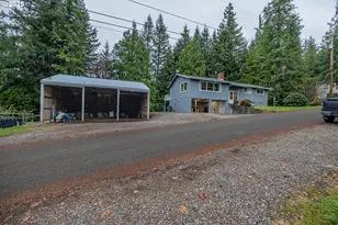 1070 E 15th St, Coquille, OR 97423 - Photo 2