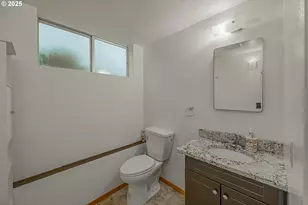 1070 E 15th St, Coquille, OR 97423 - Photo 20