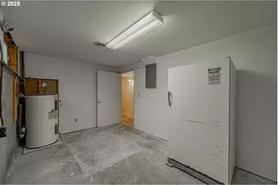 1070 E 15th St, Coquille, OR 97423 - Photo 24