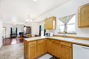10348 N Barr Ave, Portland, OR 97203 - Photo 14