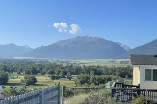 203 Court St, Enterprise, OR 97828 - Photo 2