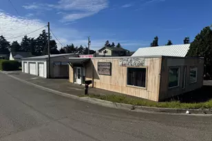 309 Laurel St, Florence, OR 97439 - Photo 1