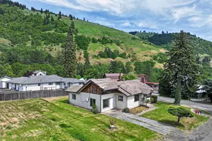 782 NE Center St, White Salmon, WA 98672 - Photo 2