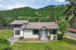 782 NE Center St, White Salmon, WA 98672 - Photo 1