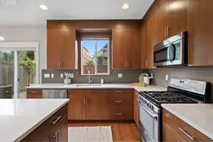 541 NE Tillamook St, Portland, OR 97212 - Photo 10