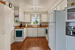 440 W College St, Mount Angel, OR 97362 - Photo 12