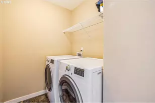 966 E 15th St, Lafayette, OR 97127 - Photo 34