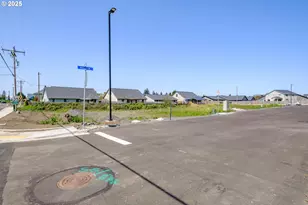 2488 Roll Tide (-2490) Ct, Lebanon, OR 97355 - Photo 8