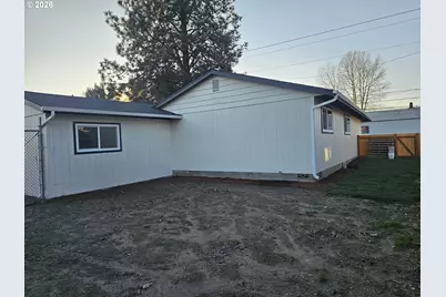 1208 S Pacific Ave, Kelso, WA 98626 - Photo 14