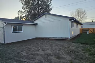 1208 S Pacific Ave, Kelso, WA 98626 - Photo 14