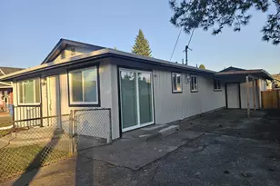 1208 S Pacific Ave, Kelso, WA 98626 - Photo 2