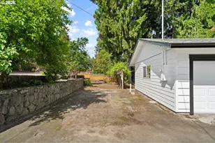 19001 Suncrest Dr, West Linn, OR 97068 - Photo 40