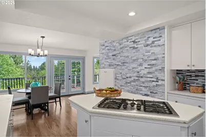 19001 Suncrest Dr, West Linn, OR 97068 - Photo 16