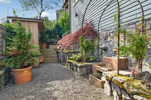 2440 SW Hoffman Ave, Portland, OR 97201 - Photo 40