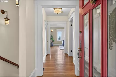 2440 SW Hoffman Ave, Portland, OR 97201 - Photo 2