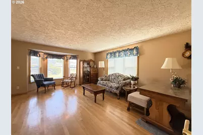 115 Holly Park St, Longview, WA 98632 - Photo 2