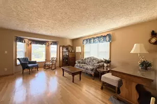 115 Holly Park St, Longview, WA 98632 - Photo 2