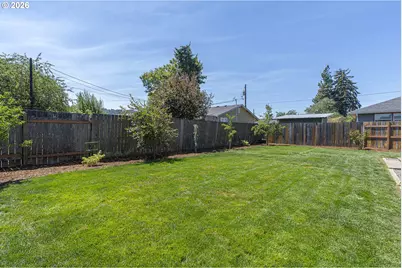 2019 E St, Springfield, OR 97477 - Photo 32