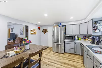 456 Log Cabin St, Independence, OR 97351 - Photo 10