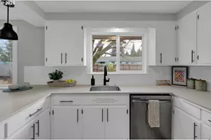 124 E Anchor Ave, Eugene, OR 97404 - Photo 16