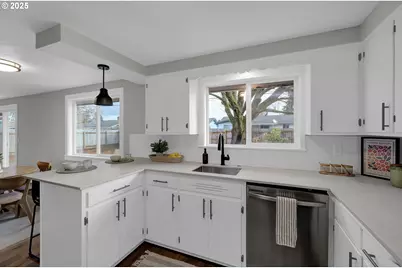 124 E Anchor Ave, Eugene, OR 97404 - Photo 14