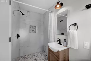 124 E Anchor Ave, Eugene, OR 97404 - Photo 34