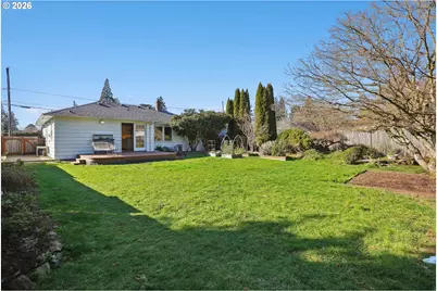 404 NE 108th Ave, Portland, OR 97220 - Photo 34