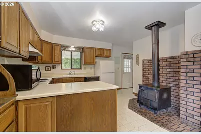 12429 SE Mill Ct, Portland, OR 97233 - Photo 8