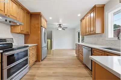 2555 NE 146th Dr, Portland, OR 97230 - Photo 16