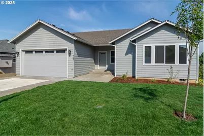 702 Divot Loop, Sutherlin, OR 97479 - Photo 1