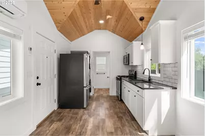 12530 SW Brookside Ave, Portland, OR 97223 - Photo 14