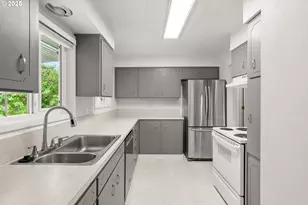 12530 SW Brookside Ave, Portland, OR 97223 - Photo 2