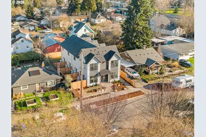 9566 N Buchanan Ave, Portland, OR 97203 - Photo 10