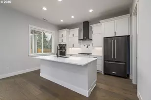 15201 S E Towers Ter, Milwaukie, OR 97267 - Photo 12