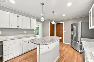 2030 SE Paloma Dr, Gresham, OR 97080 - Photo 8