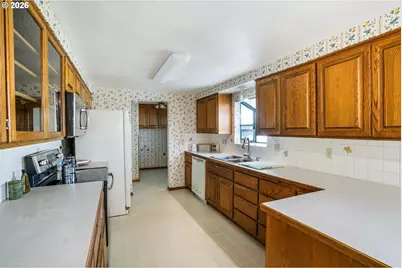 184 E Hatton Ave, Eugene, OR 97404 - Photo 8