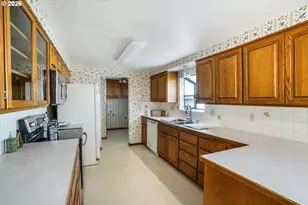 184 E Hatton Ave, Eugene, OR 97404 - Photo 8